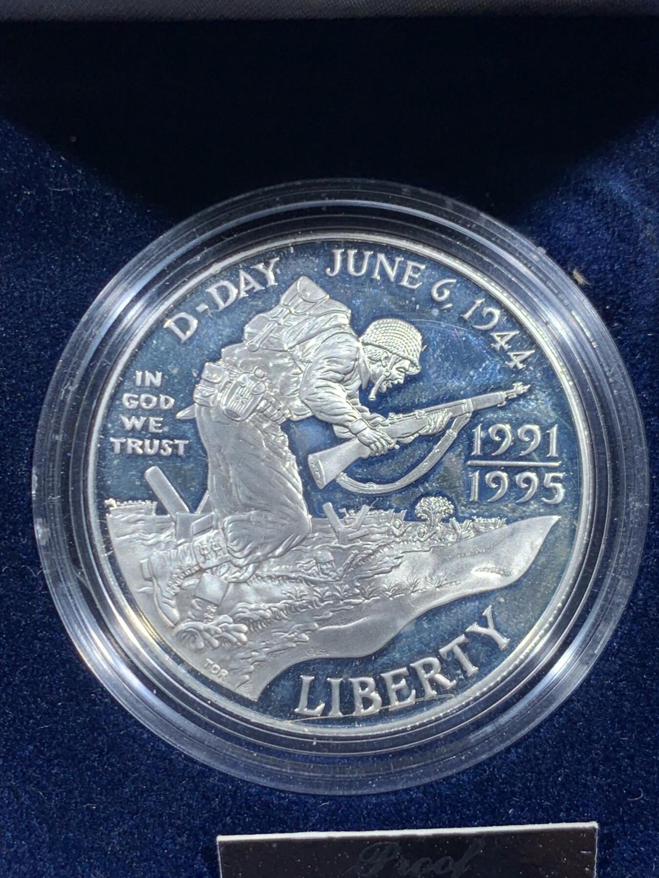 《竞宝斋》第452场 周日，周一 2场连拍 （全场包邮，欢迎送拍） 美国 1991-1995 纪念二战胜利-诺曼底登陆 W版 1元精制银币 26.73克 900银 盒证全