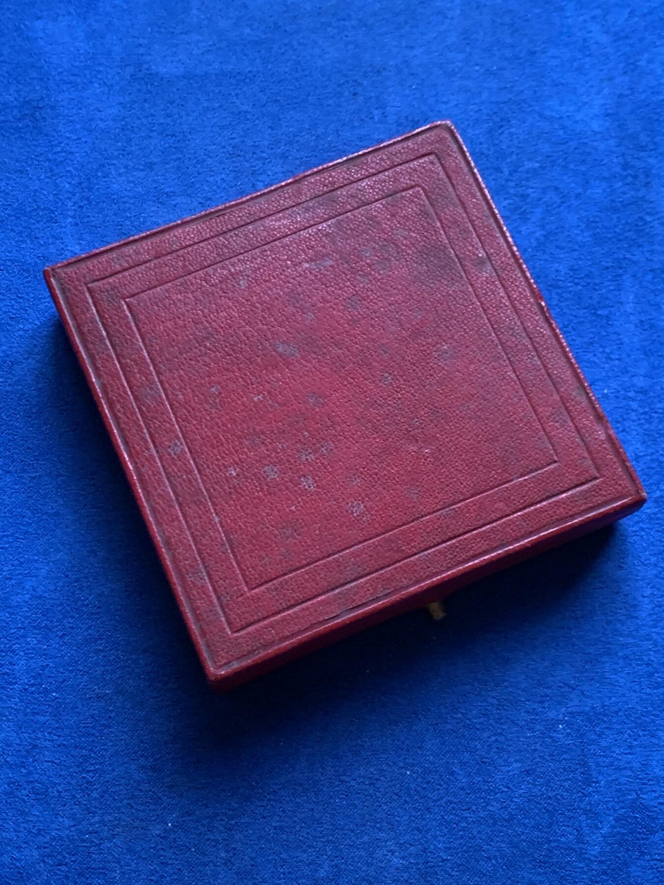 《竞宝斋》第452场 周日，周一 2场连拍 （全场包邮，欢迎送拍） 法国罗讷省职业教育协会纪念大银章 65.45克 50.5mm 丰饶角银 带原盒