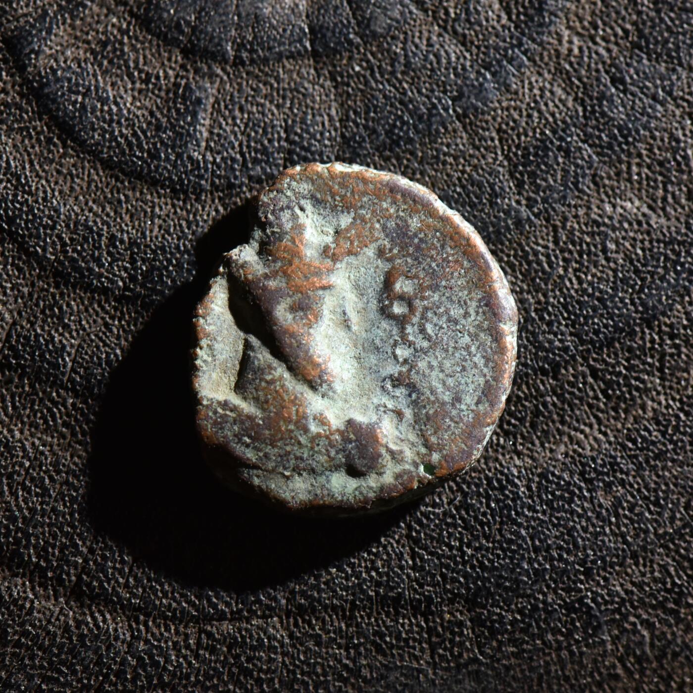 【良泉】第45期【直播场】1月15日晚19.30点开拍！ 208组，西方古代钱币、丝路古珠杂项专场 公元330-350年【萨珊-犍陀罗】沙普尔二世，犍陀罗地区打制铜币，3.32克