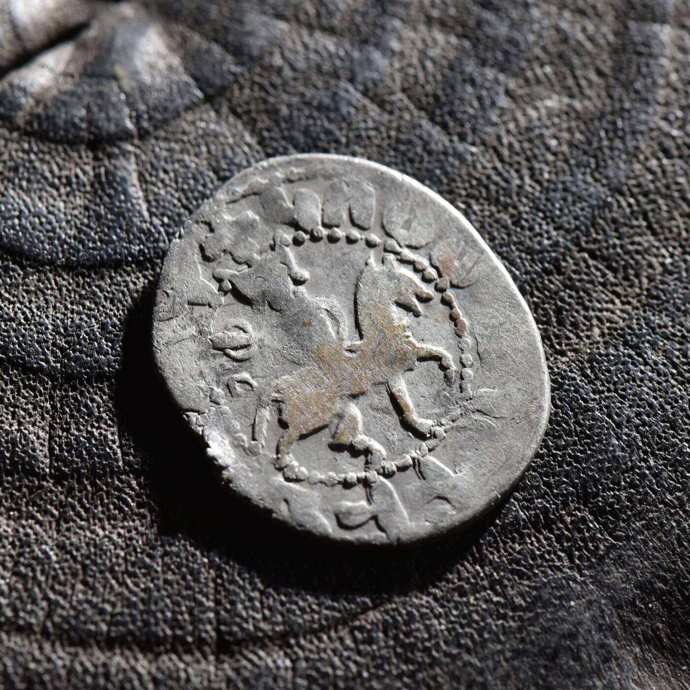 【良泉】第45期【直播场】1月15日晚19.30点开拍！ 208组，西方古代钱币、丝路古珠杂项专场 【少见】公元1344-1362年【中世纪·十字军】奇里乞亚·亚美尼亚国王——君士坦丁三世，打制银币，2.11克