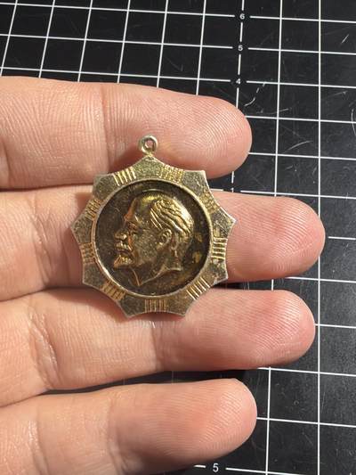 古冰库章牌勋赏收藏0起拍卖 列宁小徽章