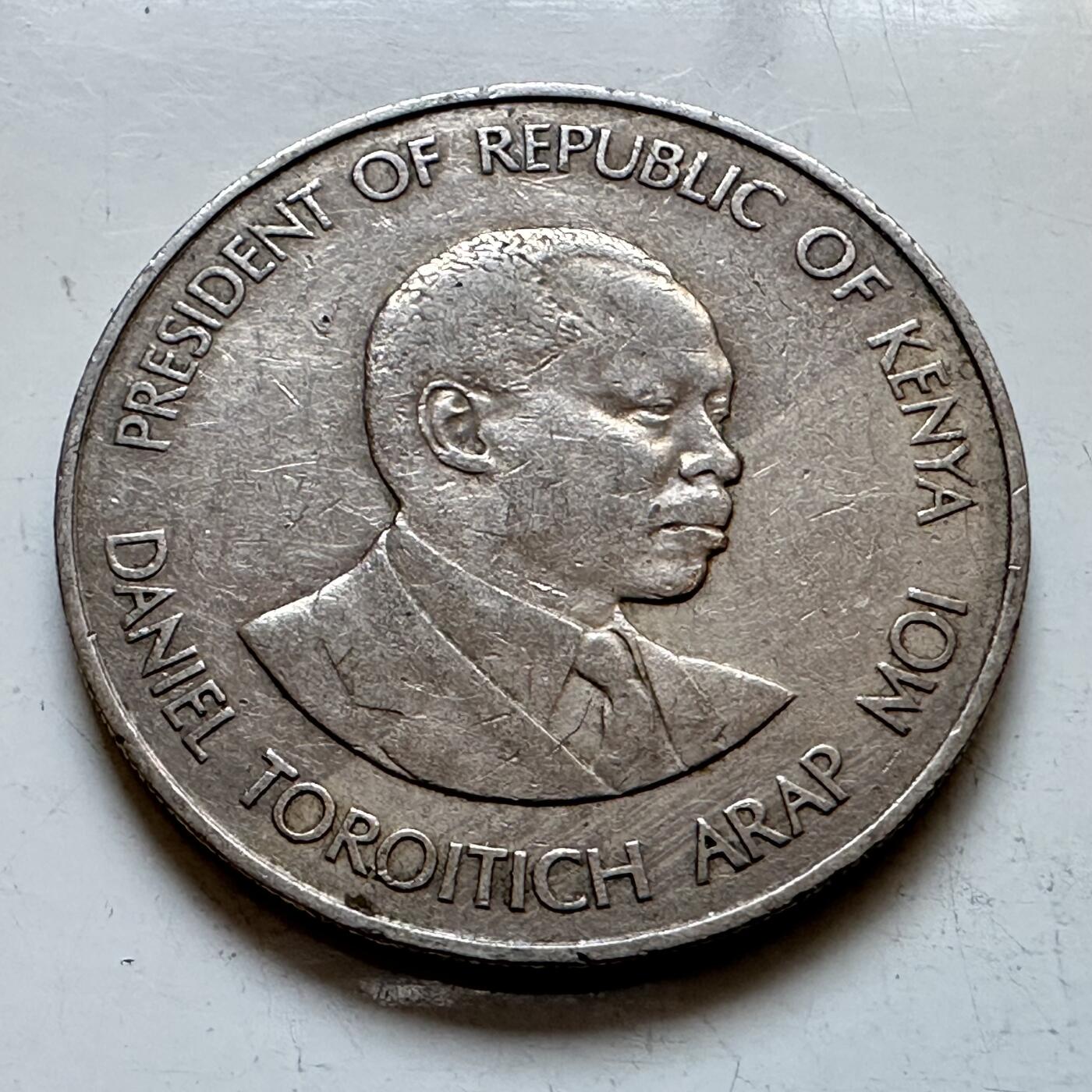 🌹外币初藏🌹🐯2025年第147场  每周二四六晚8️⃣点 接代拍 肯尼亚1980年一先令