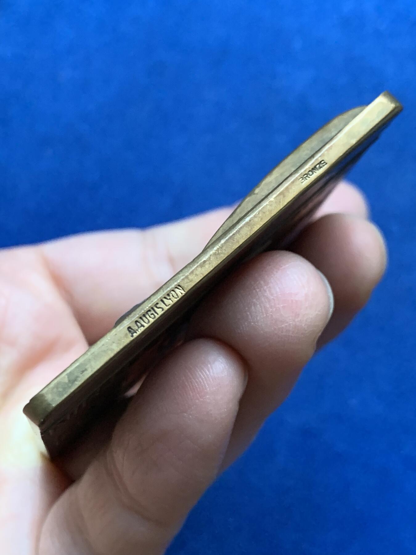 《竞宝斋》第452场 周日，周一 2场连拍 （全场包邮，欢迎送拍） （法国）里昂医院神经内科圣波坦医院22周年纪念铜章 93.7克 60.5*60mm 带原盒