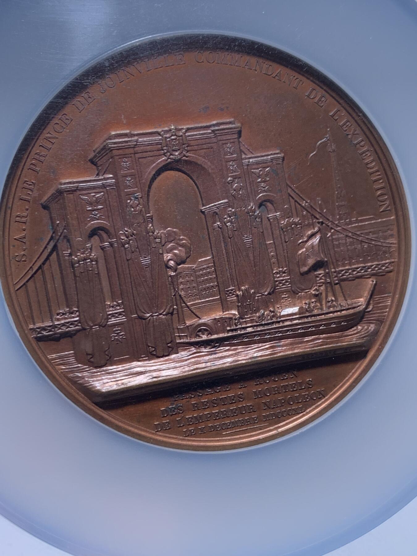 《竞宝斋》第452场 周日，周一 2场连拍 （全场包邮，欢迎送拍） NGC MS62BN 法国拿破仑遗骸转移纪念铜章，该章记录1840年拿破仑灵柩从圣赫勒拿岛运回巴黎荣军院的历史事件。亚军分，更高分仅一枚，加大加厚盒。