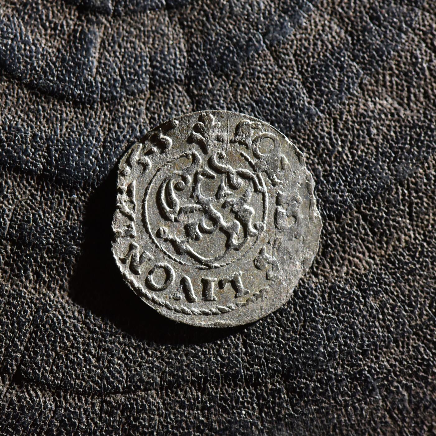 【良泉】第45期【直播场】1月15日晚19.30点开拍！ 208组，西方古代钱币、丝路古珠杂项专场 【美品】公元1655年【瑞典·利沃尼亚】克里斯蒂娜女王，银索利多，0.38克