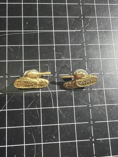 古冰库章牌勋赏收藏0起拍卖 - 苏联坦克兵领花