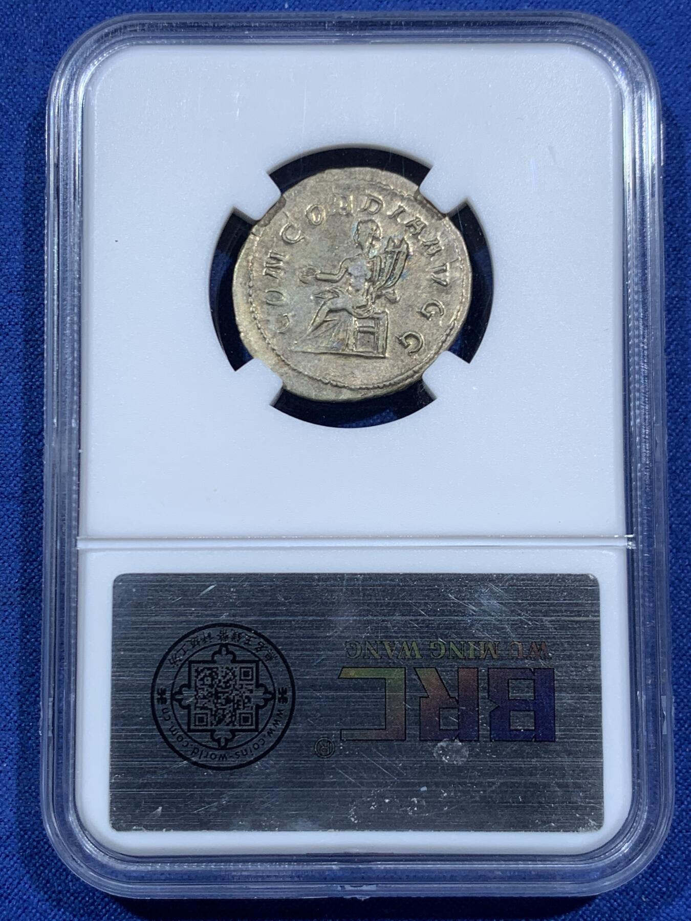 《竞宝斋》第452场 周日，周一 2场连拍 （全场包邮，欢迎送拍） 无名王 XF+ 古罗马帝国 244-249年 1安东尼安 银币 正面为奥塔西亚皇后 背面为和谐女神 打制很好 细节不错 无名王和众诚详评都是国内较为专业的丝路古典币评级公司 少见品种