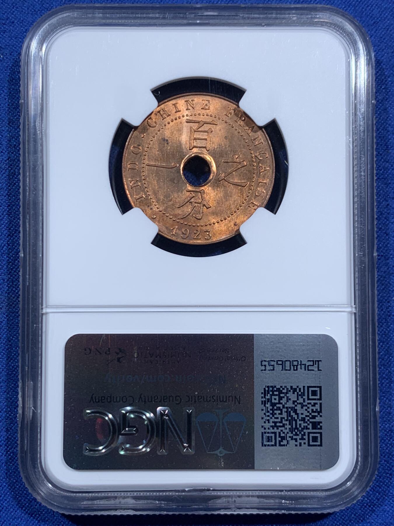 《竞宝斋》第452场 周日，周一 2场连拍 （全场包邮，欢迎送拍） NGC MS64RB 法属印支1923年百分之一铜币 THUNDERBOLT版 少见高分 原厂红棕光