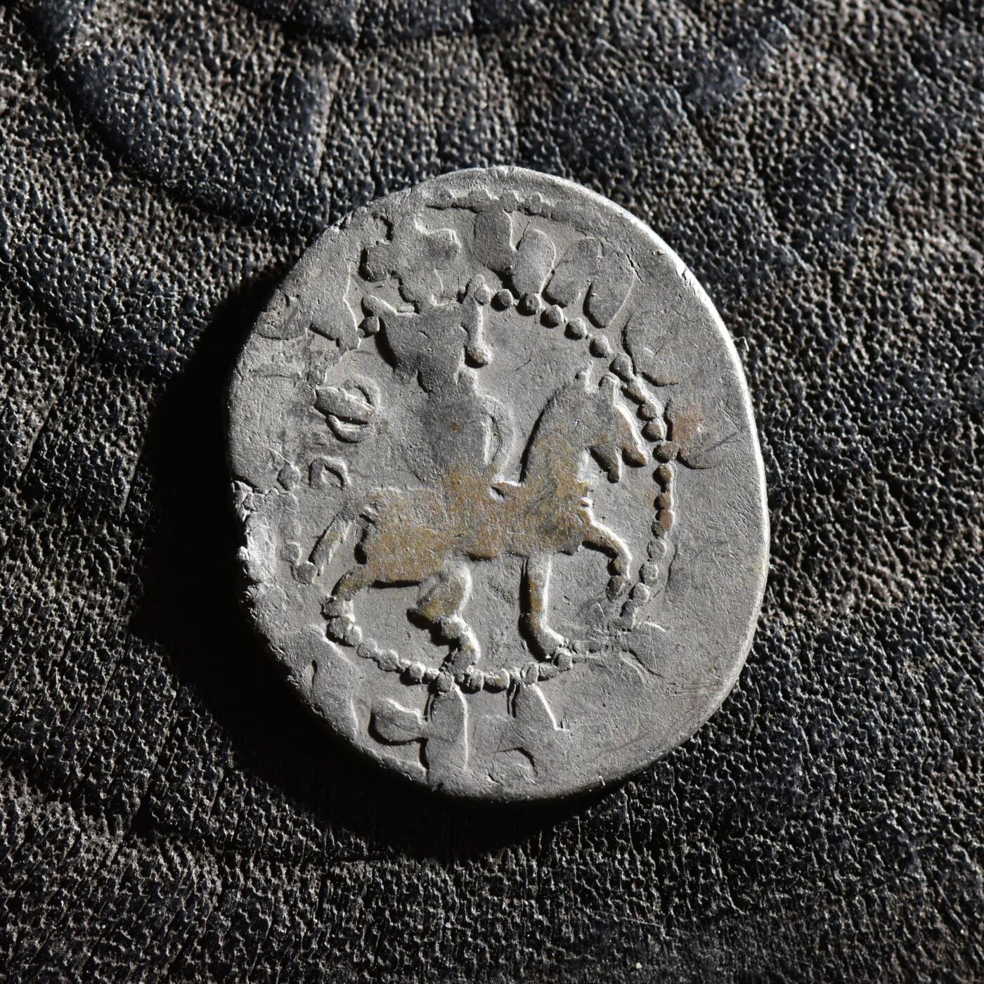 【良泉】第45期【直播场】1月15日晚19.30点开拍！ 208组，西方古代钱币、丝路古珠杂项专场 【少见】公元1344-1362年【中世纪·十字军】奇里乞亚·亚美尼亚国王——君士坦丁三世，打制银币，2.11克