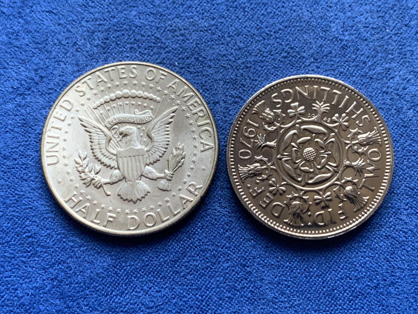 《竞宝斋》第452场 周日，周一 2场连拍 （全场包邮，欢迎送拍） 两枚一组美国1968年肯尼迪半美元银币+英国1970年2先令精制币