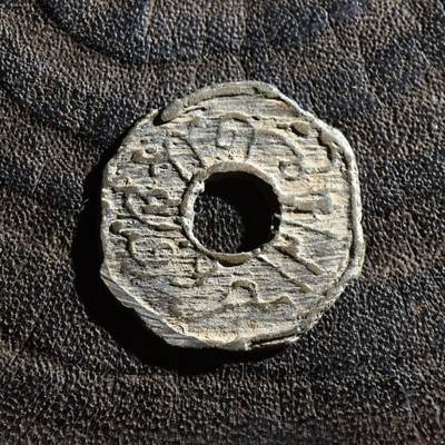 【良泉】第45期【直播场】1月15日晚19.30点开拍！ 208组，西方古代钱币、丝路古珠杂项专场 - 17-18世纪【海上丝绸之路】东南亚【八角】锡钱，0.95克