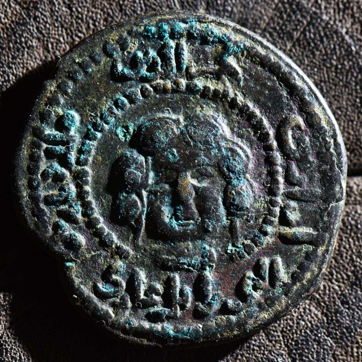 【良泉】第45期【直播场】1月15日晚19.30点开拍！ 208组，西方古代钱币、丝路古珠杂项专场 【美品】12.34克，公元1152-1176年【中世纪】阿尔图格王朝-马尔丁支裔，纳杰穆丁·阿尔比【占星术铜币】“水星”