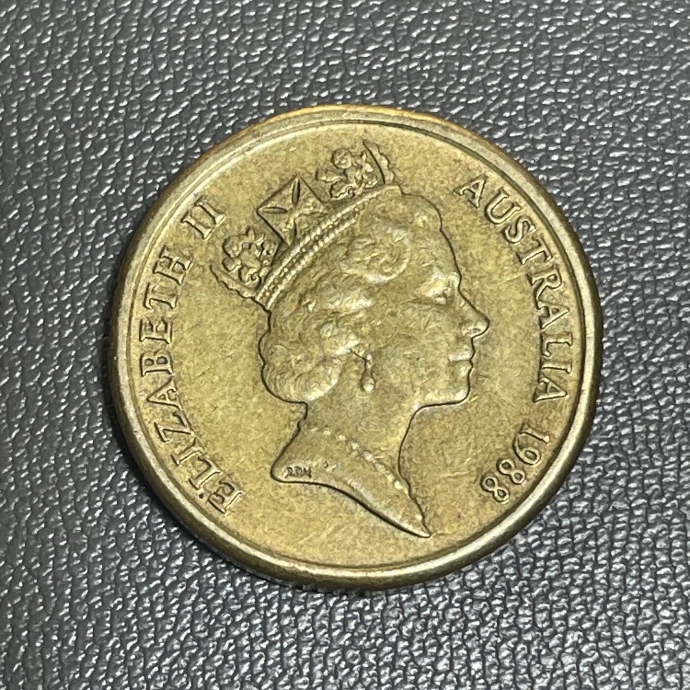 回流1228 澳大利亚1988年2澳元 伊丽莎白二世 土著长老