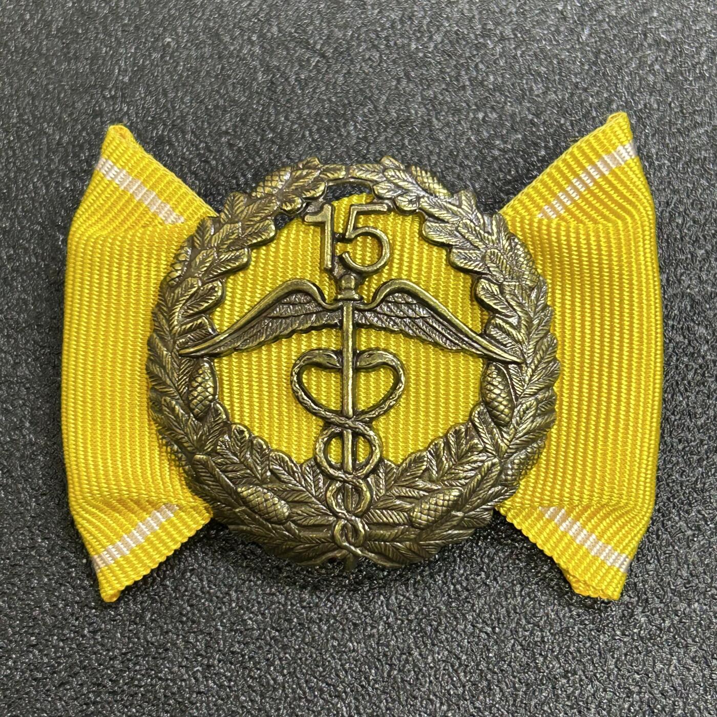 西秦中古拍卖第七十一期 芬兰商会15年服务荣誉证章 背面有厂标