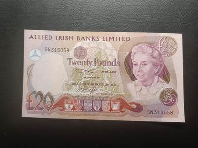 2026首期，总第211期 - 爱尔兰联合银行1982年20镑UNC无47，女性肖像和拉加达角的怪石柱，此银行后来改组为第一信托银行