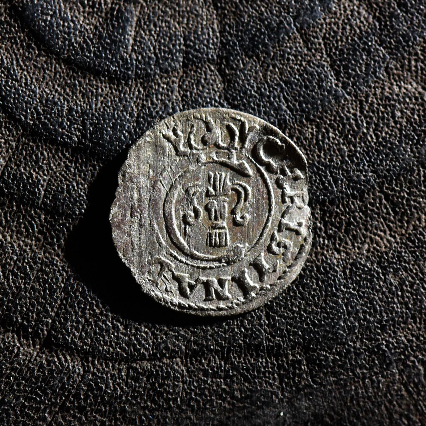 【良泉】第45期【直播场】1月15日晚19.30点开拍！ 208组，西方古代钱币、丝路古珠杂项专场 【美品】公元1655年【瑞典·利沃尼亚】克里斯蒂娜女王，银索利多，0.38克