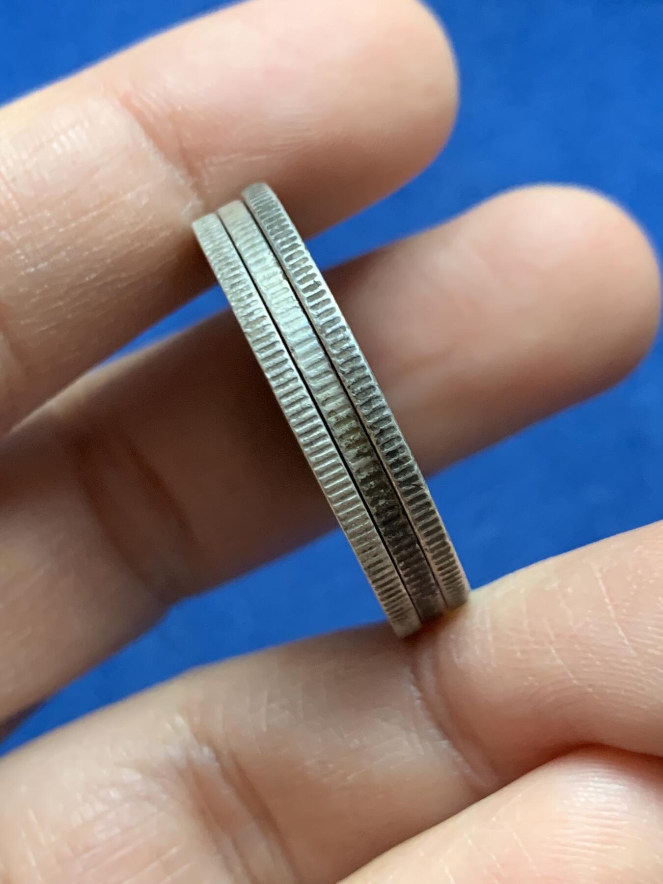 《竞宝斋》第452场 周日，周一 2场连拍 （全场包邮，欢迎送拍） 三枚一组 英属印度1882年/1893年/1900年维多利亚女王1卢比银币