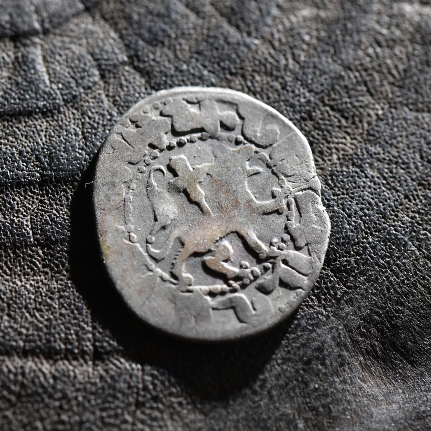 【良泉】第45期【直播场】1月15日晚19.30点开拍！ 208组，西方古代钱币、丝路古珠杂项专场 【少见】公元1344-1362年【中世纪·十字军】奇里乞亚·亚美尼亚国王——君士坦丁三世，打制银币，2.11克