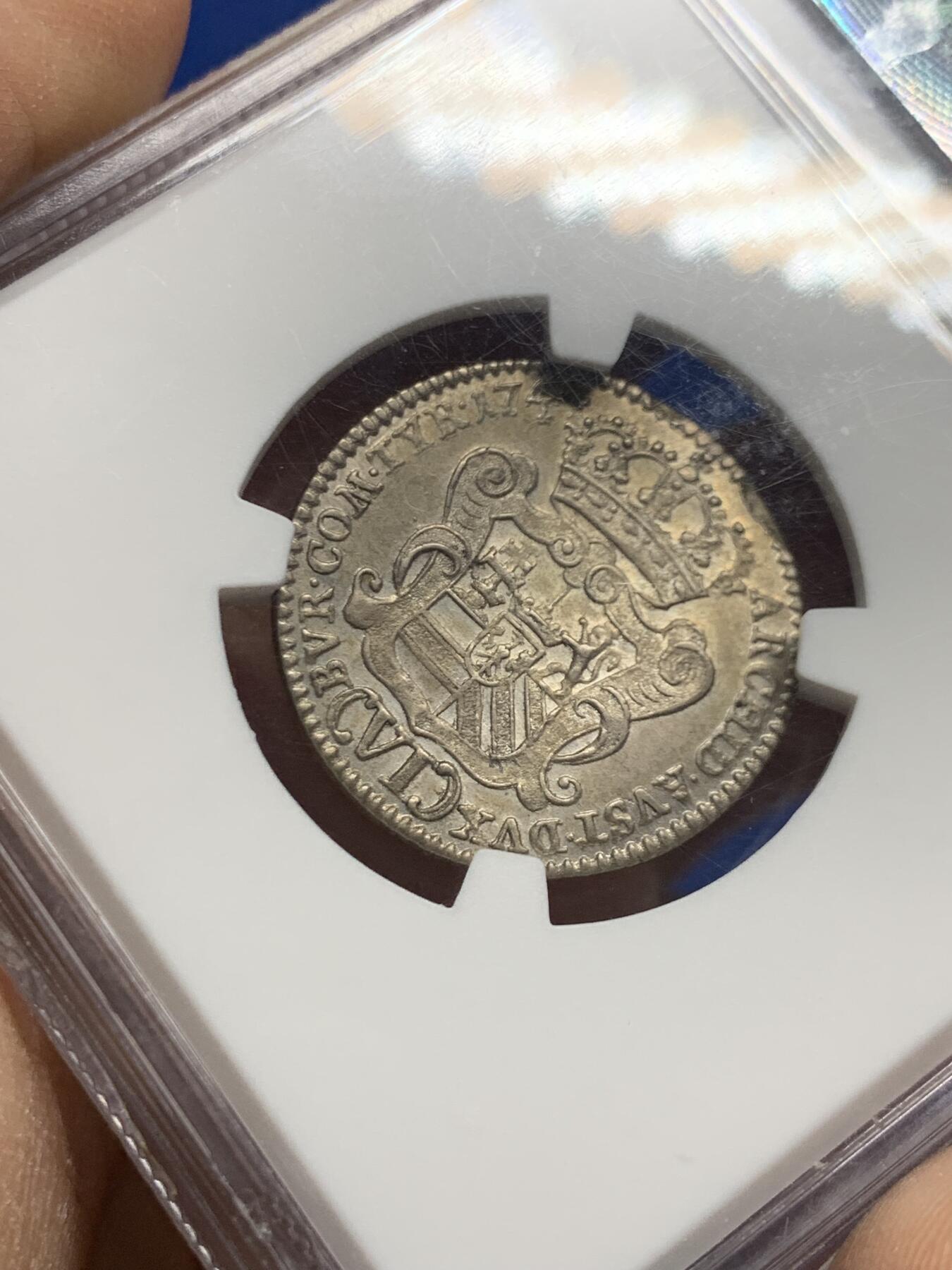 《竞宝斋》第452场 周日，周一 2场连拍 （全场包邮，欢迎送拍） NGC MS61 玛丽亚特蕾莎年轻版1744年6克鲁泽银币 大奶妈刚继承奥地利但还不是皇后的版 奥地利王位继承战争期间 所以没有帝国双头鹰只有自家领地盾(波希米亚匈牙利奥地利勃艮第) 半机制币难得的MS! 奥地利蒂罗尔的哈尔厂生产(中心盾是鹰) 滚筒造币机细节盾徽清清楚楚的压印 完整漂亮的原光淡黄包浆