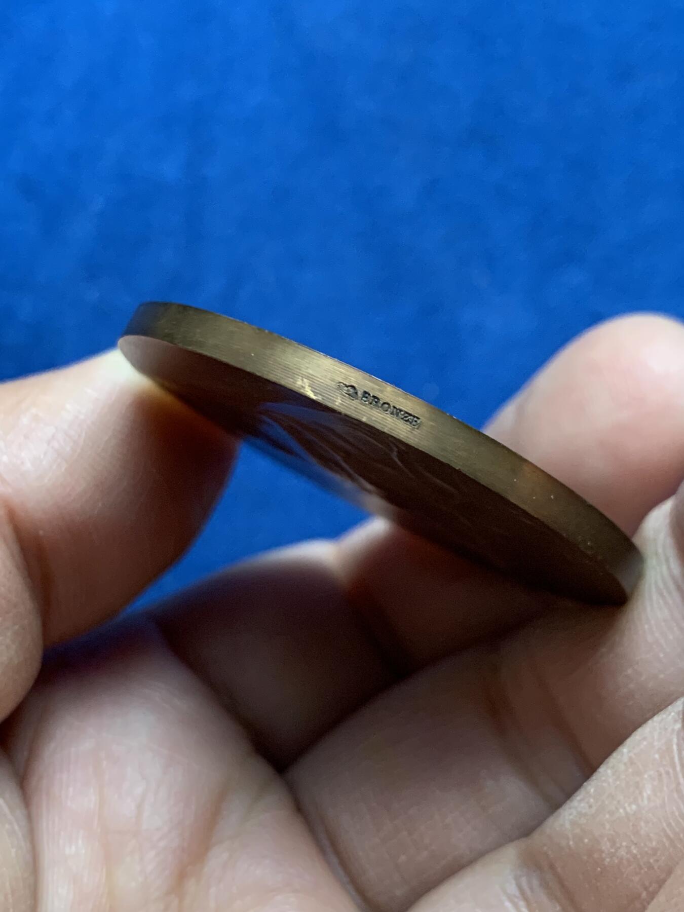 《竞宝斋》第452场 周日，周一 2场连拍 （全场包邮，欢迎送拍） 法国西南犬业协会纪念铜章 38.1克 40.8mm 丰饶角铜标 带盒