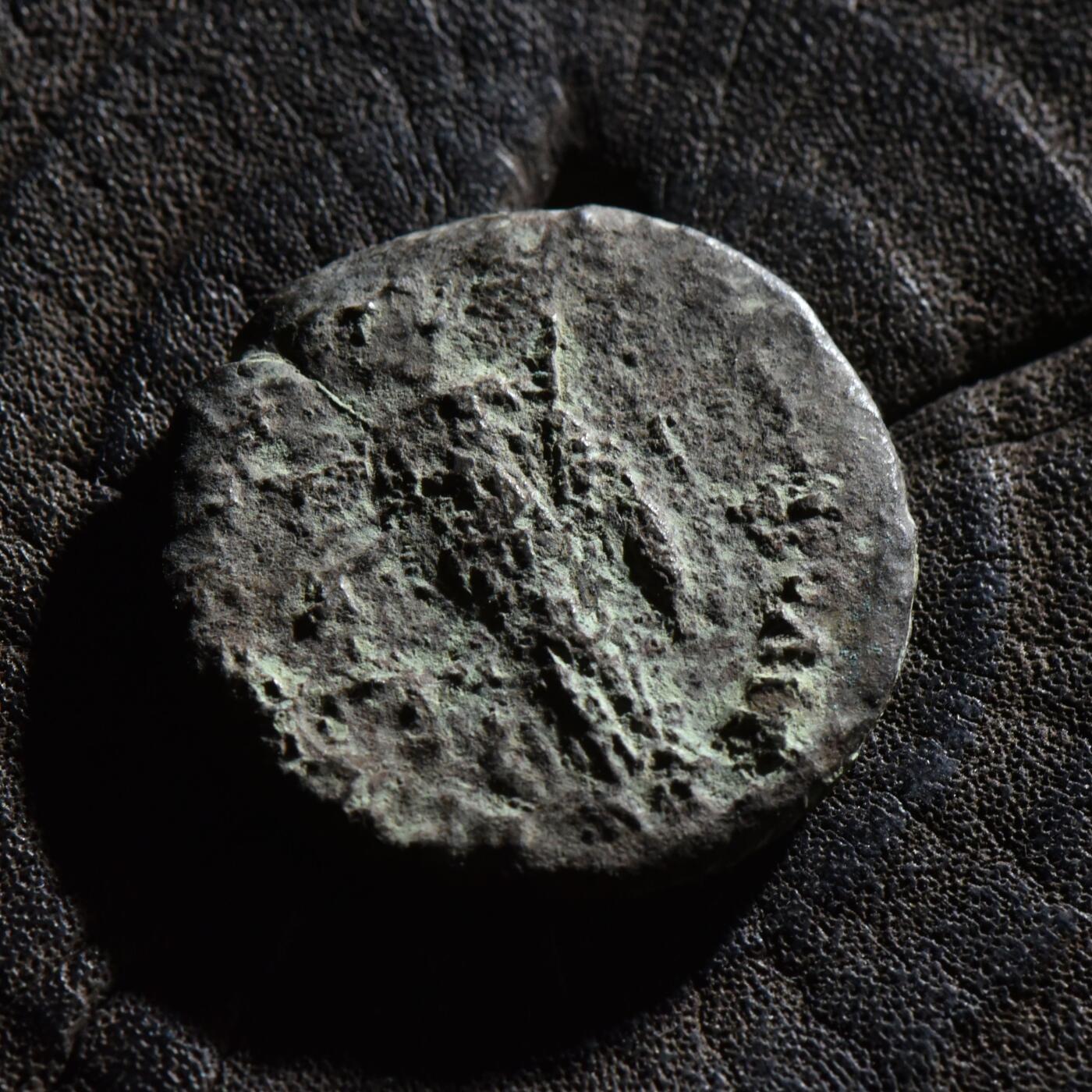 【良泉】第45期【直播场】1月15日晚19.30点开拍！ 208组，西方古代钱币、丝路古珠杂项专场 公元222-235年【古罗马·行省】【马恰诺波里斯】塞维鲁·亚历山大“复仇女神”大铜币，地方官翁布里乌斯·特雷文蒂努斯打制，8.2克