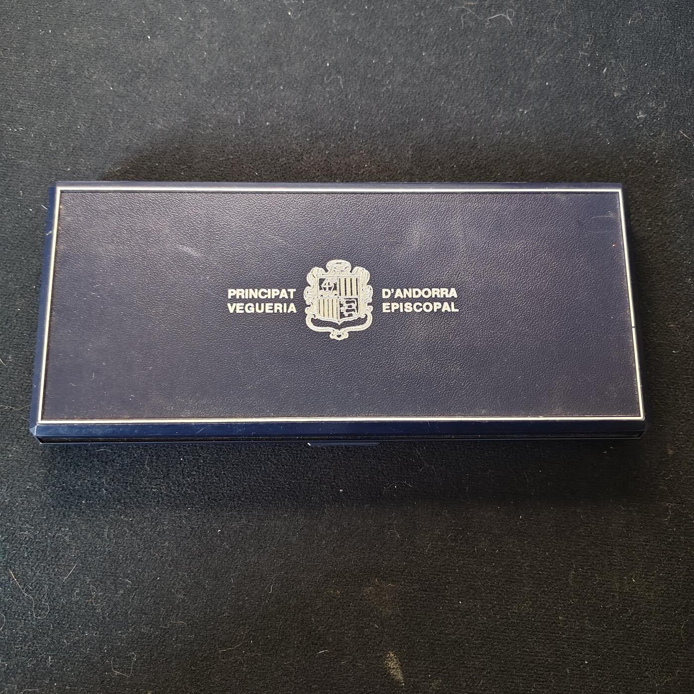 【全场包邮】纯粹捡漏拍491场（免费代拍第28场） 【少见】安道尔1984年2第纳尔野生动物系列3枚双色纪念币-原盒-量5000