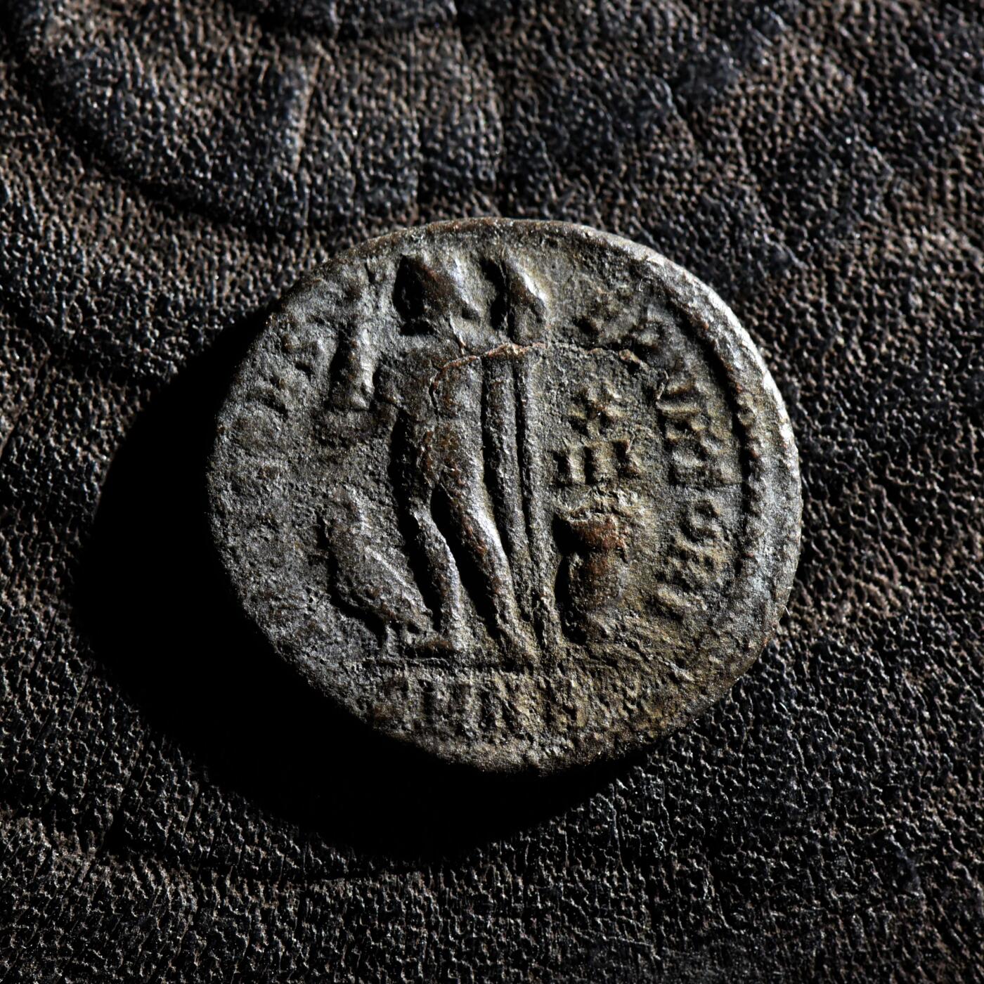 【良泉】第45期【直播场】1月15日晚19.30点开拍！ 208组，西方古代钱币、丝路古珠杂项专场 公元318-320年【古罗马】李锡尼二世“朱庇特持胜利女神”洗银富力铜币，尼科墨底亚造币厂，2.46克