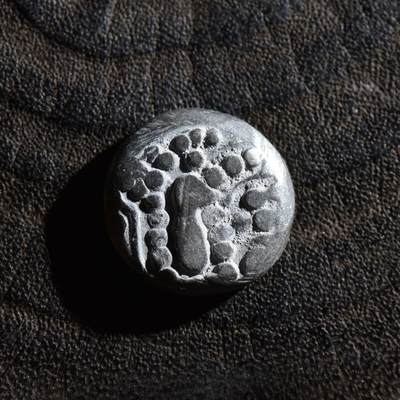 【良泉】第45期【直播场】1月15日晚19.30点开拍！ 208组，西方古代钱币、丝路古珠杂项专场 - 公元8-13世纪【古吉拉特查拉健王朝】“印度-萨珊”式银币，4.68克