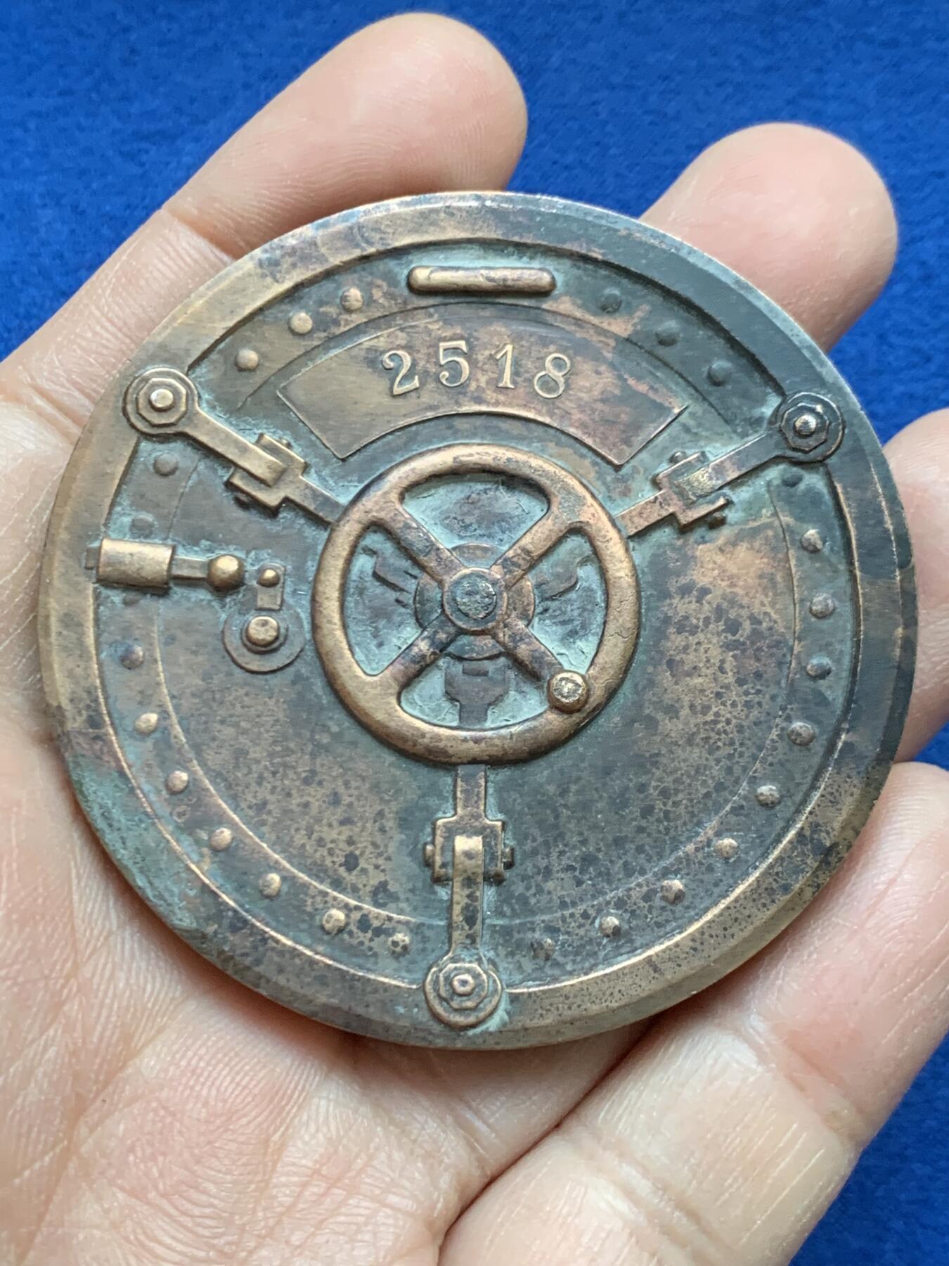 《竞宝斋》第452场 周日，周一 2场连拍 （全场包邮，欢迎送拍） 法国“布安指挥官”号通报舰纪念铜章 军事收藏 94.3克 58.3mm 丰饶角铜标