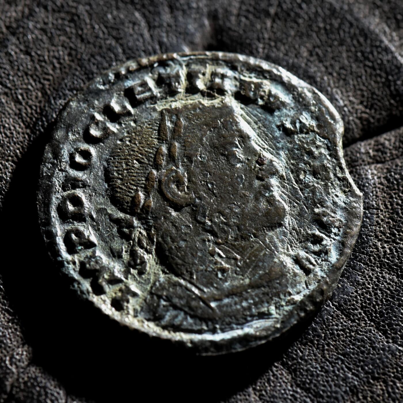 【良泉】第45期【直播场】1月15日晚19.30点开拍！ 208组，西方古代钱币、丝路古珠杂项专场 公元294年【古罗马】戴克里先“精力之神”洗银富力大铜币，特里尔造币厂，7.24克