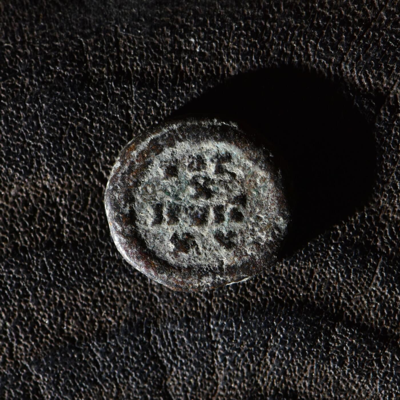 【良泉】第45期【直播场】1月15日晚19.30点开拍！ 208组，西方古代钱币、丝路古珠杂项专场 【微型】【发丝清晰】公元383-388年【古罗马】瓦伦丁尼安二世“誓愿十年再愿二十年”铜币，1.5克