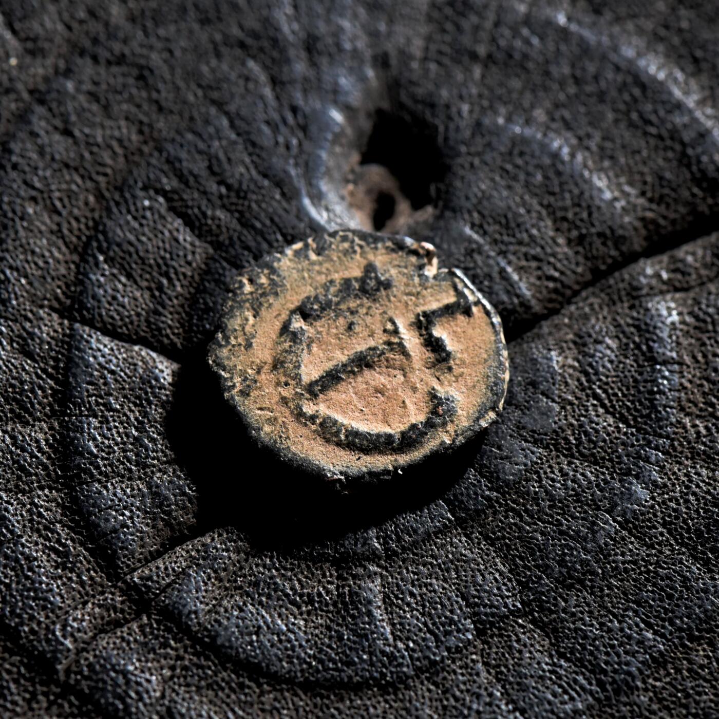 【良泉】第45期【直播场】1月15日晚19.30点开拍！ 208组，西方古代钱币、丝路古珠杂项专场 公元527-565年【拜占庭】查士丁尼安一世，5努米小铜币，1.93克