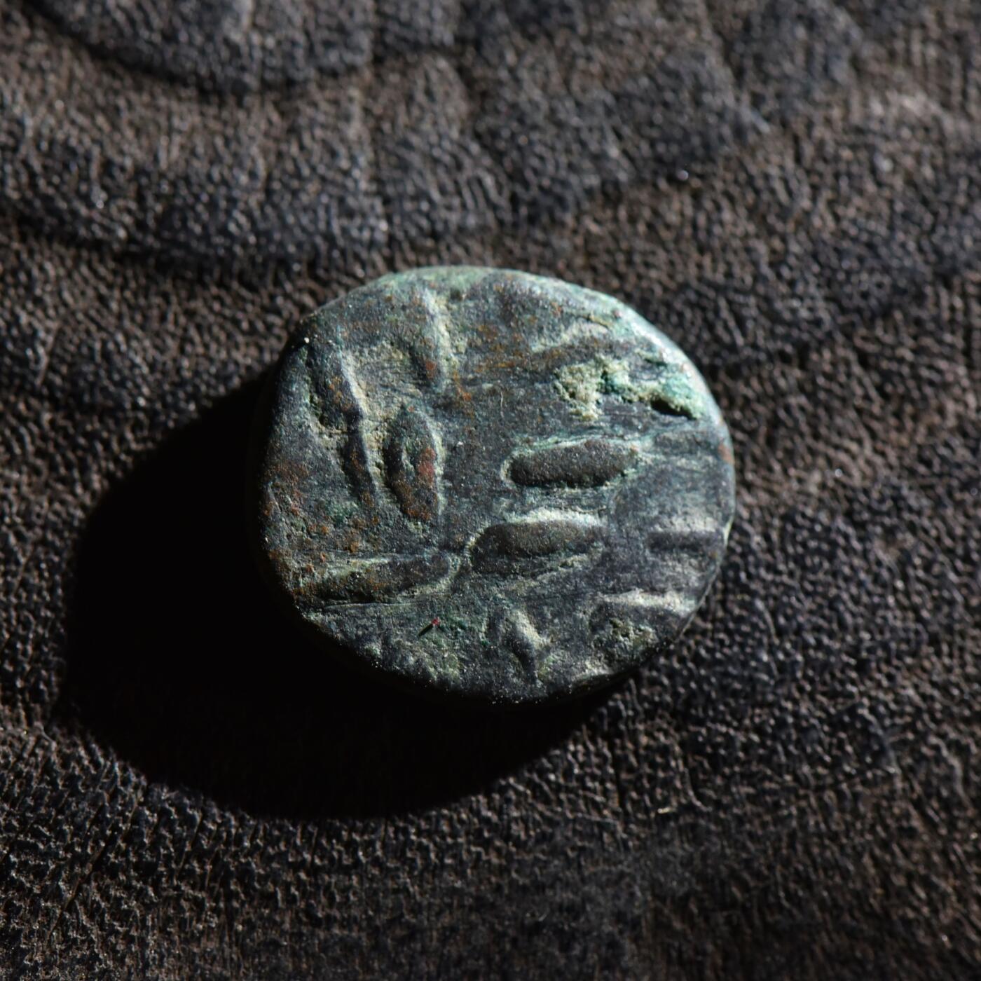 【良泉】第45期【直播场】1月15日晚19.30点开拍！ 208组，西方古代钱币、丝路古珠杂项专场 公元1世纪【埃兰】奥罗德斯一世（卡姆纳斯基尔）铜币，3.53克