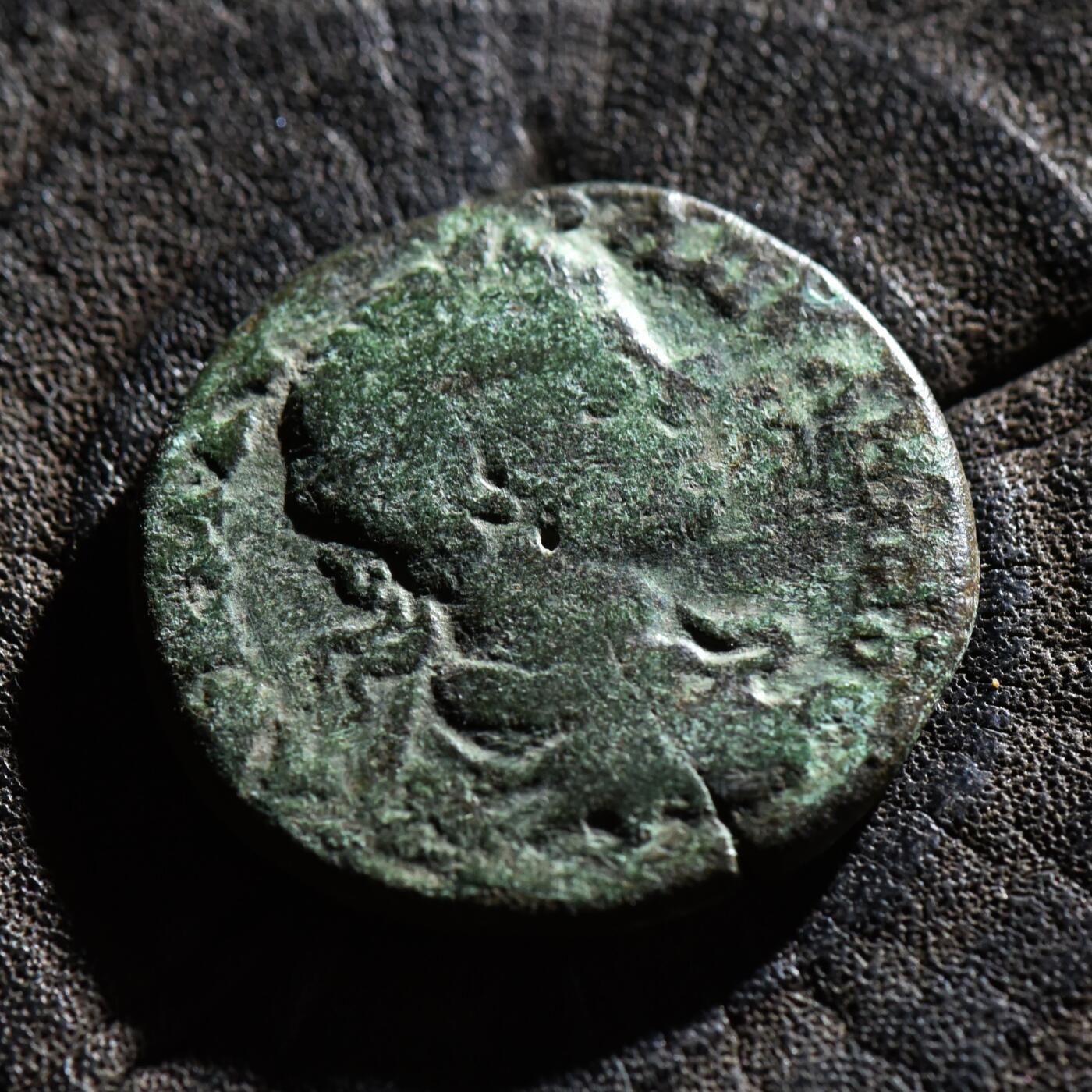 【良泉】第45期【直播场】1月15日晚19.30点开拍！ 208组，西方古代钱币、丝路古珠杂项专场 公元218-222年【古罗马·行省】【马恰诺波里斯】【暴君】埃拉伽巴路斯，神庙大铜币（未见著录）8.7克