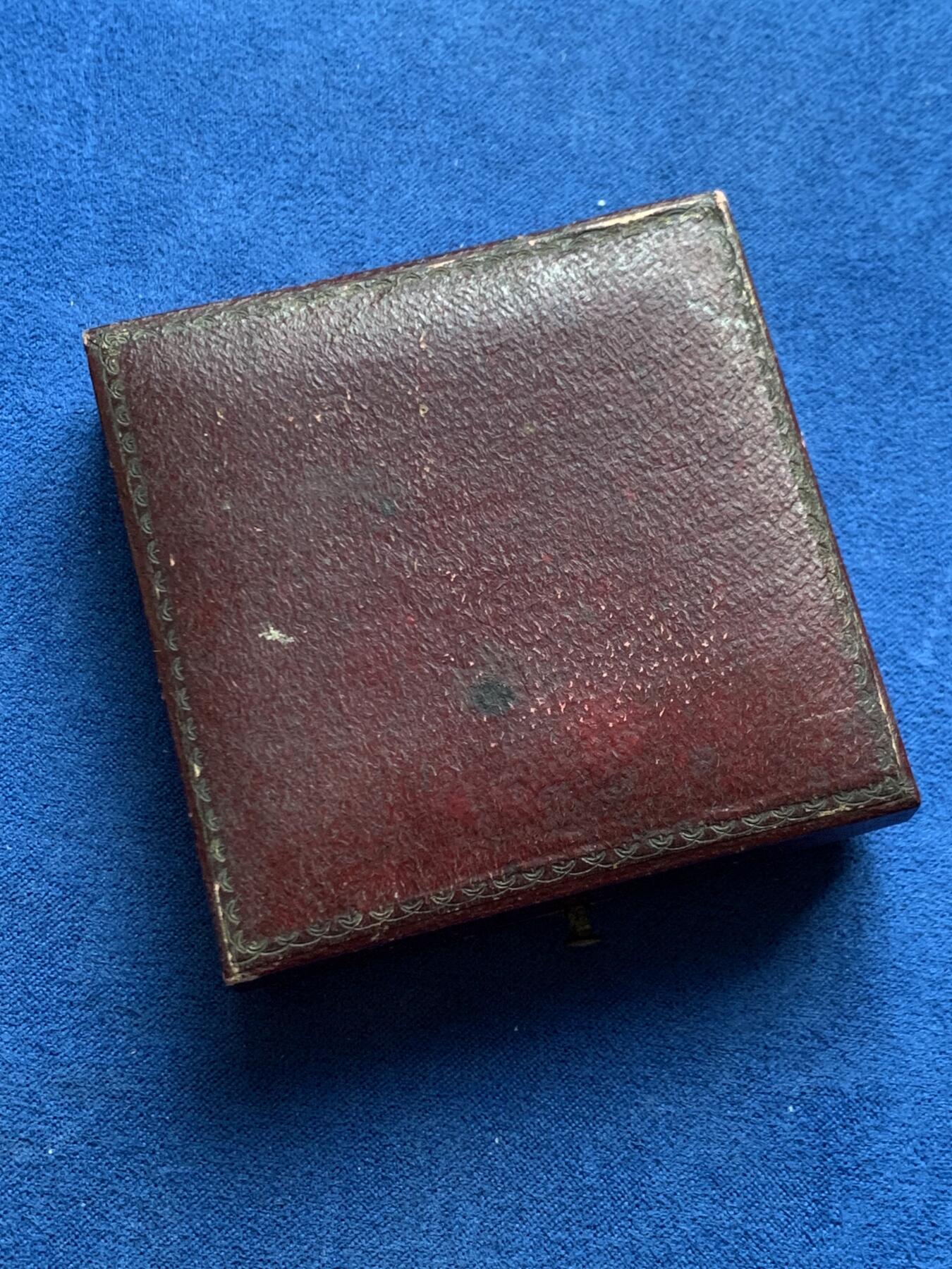 《竞宝斋》第452场 周日，周一 2场连拍 （全场包邮，欢迎送拍） 法国西南犬业协会纪念铜章 38.1克 40.8mm 丰饶角铜标 带盒