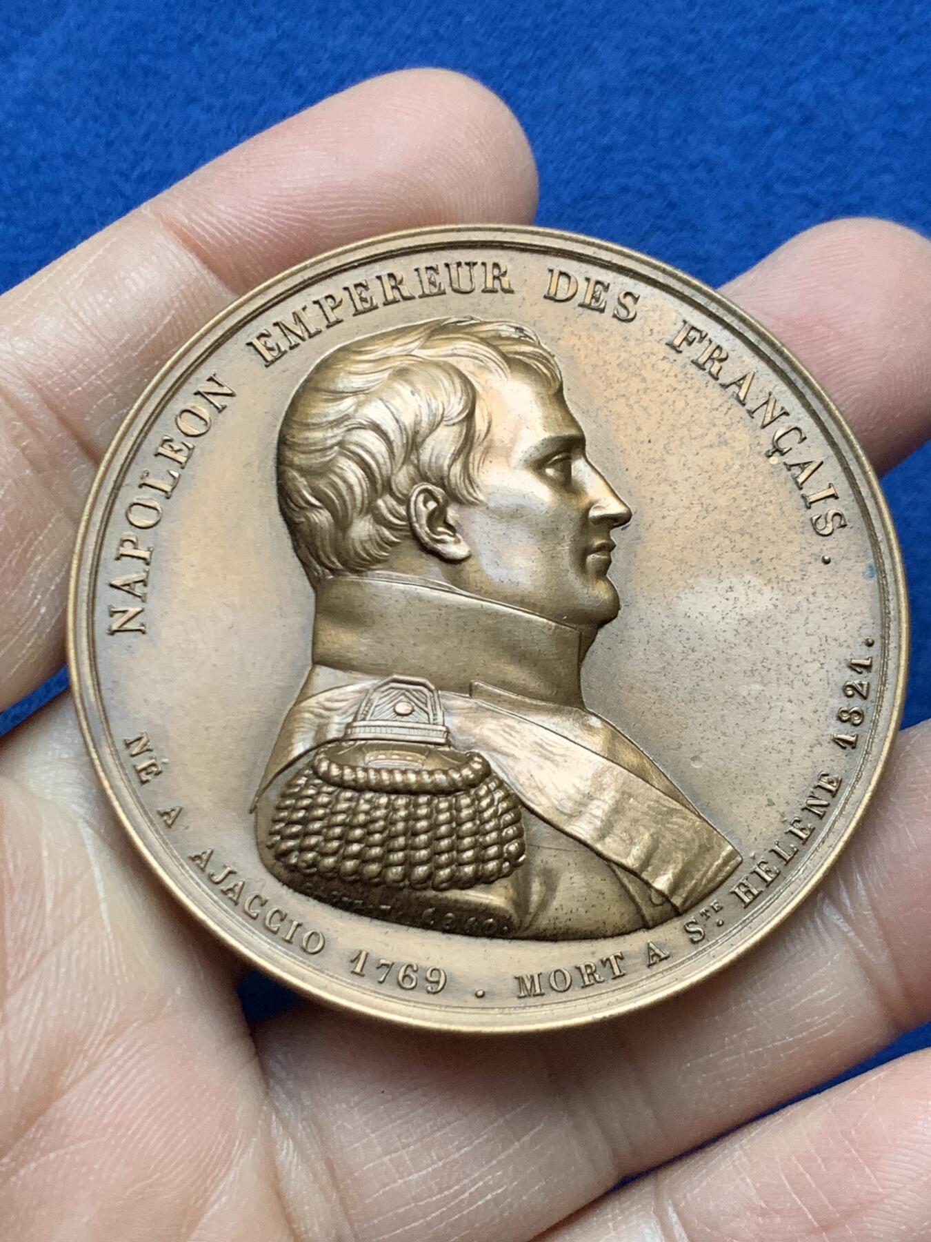 《竞宝斋》第452场 周日，周一 2场连拍 （全场包邮，欢迎送拍） 罕见版本 1840年拿破仑遗骨迁回法国的纪念章，直径51.7mm，重70.5克，丰饶角铜标