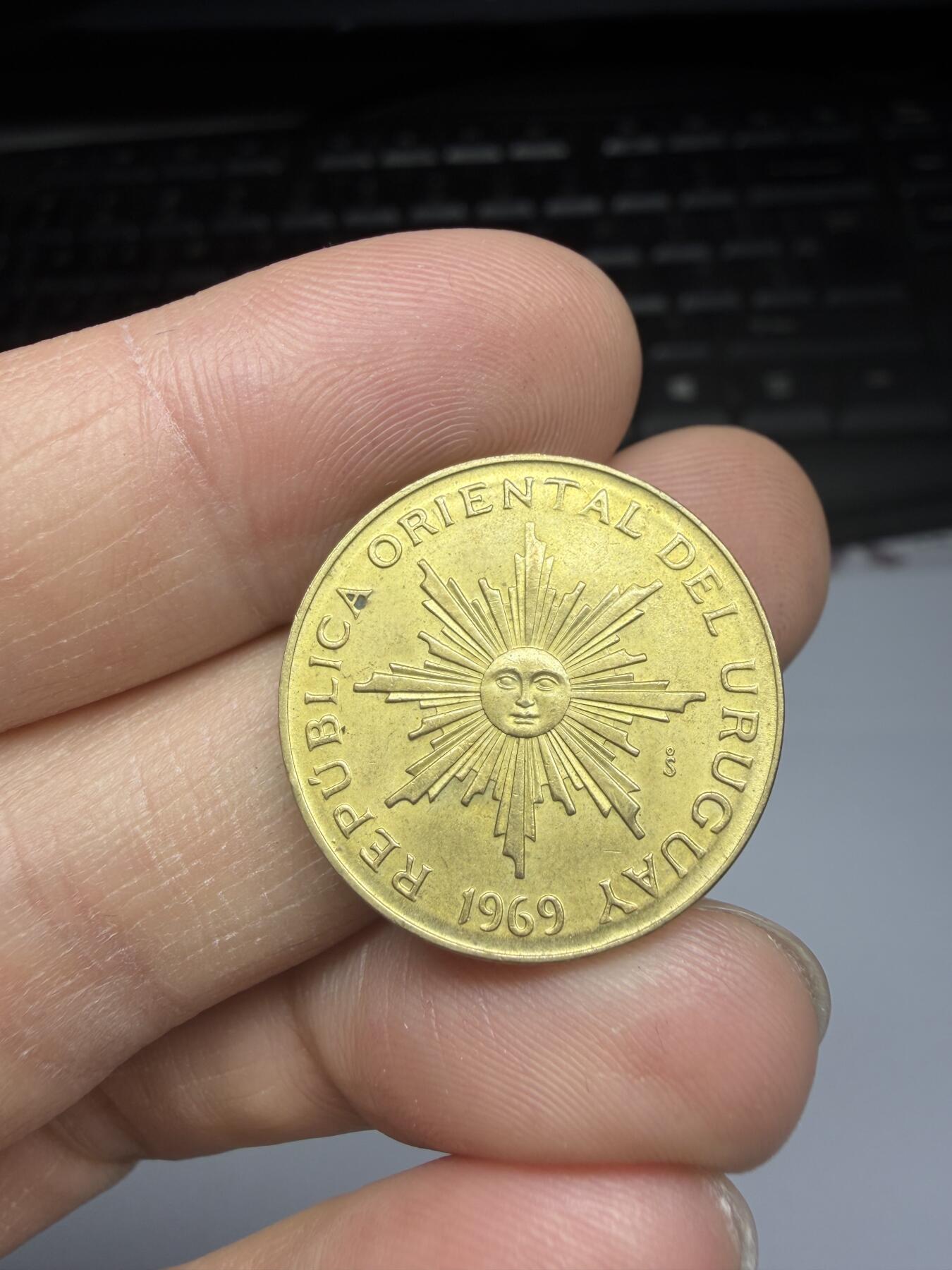 2025年集古藏今外币拍卖第十一期-第5场—（总第295拍），可以寄存60天，满160元包邮。 1969年乌拉圭10比索