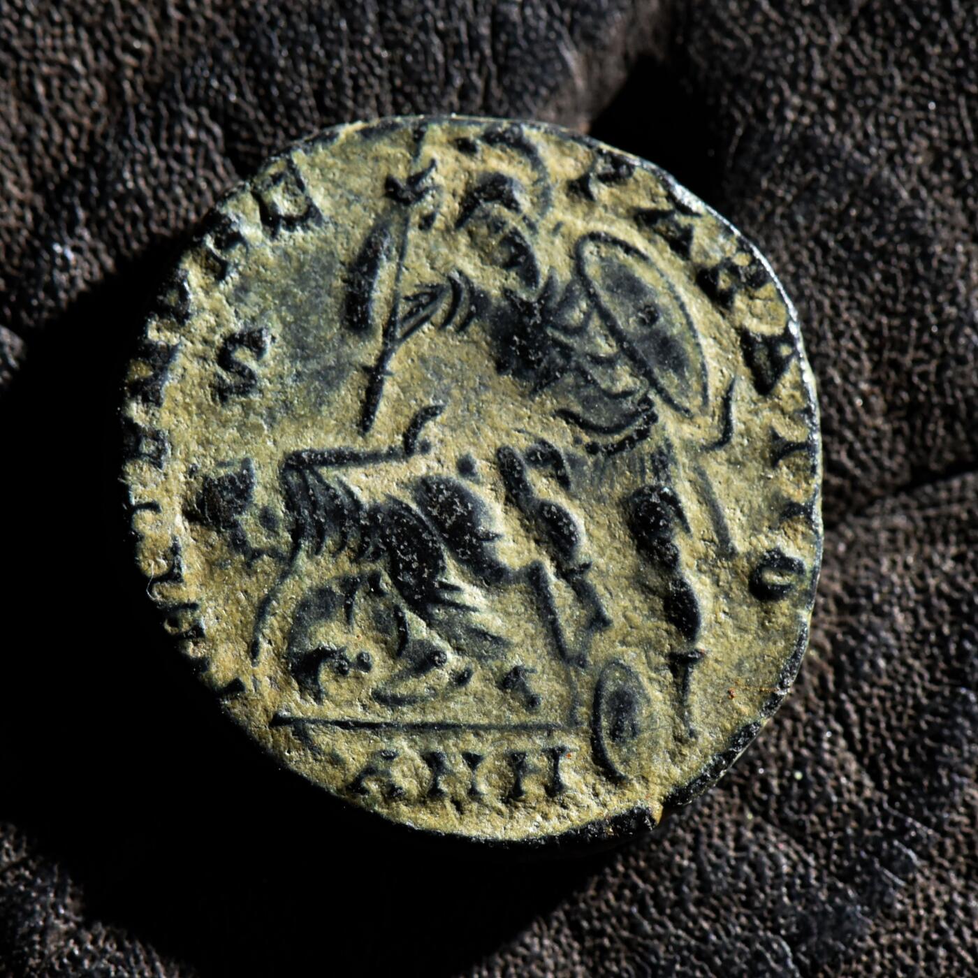 【良泉】第45期【直播场】1月15日晚19.30点开拍！ 208组，西方古代钱币、丝路古珠杂项专场 【美品】【百分币】公元350-355年【古罗马】君士坦提乌斯二世表弟——加卢斯“重现幸福时光”大铜币，安条克造币厂打制，4.29克