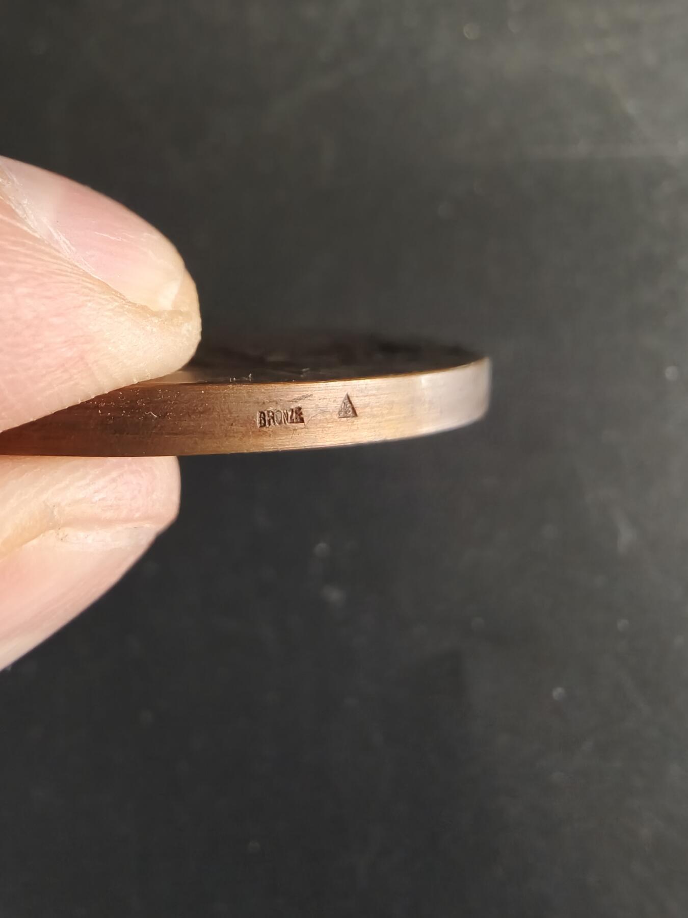 老王徽章第172期 法国圣朱利安昂日内瓦农业竞赛大铜章    原盒     直径50mm    重量47.4g      大师P.Grandhomme作品 