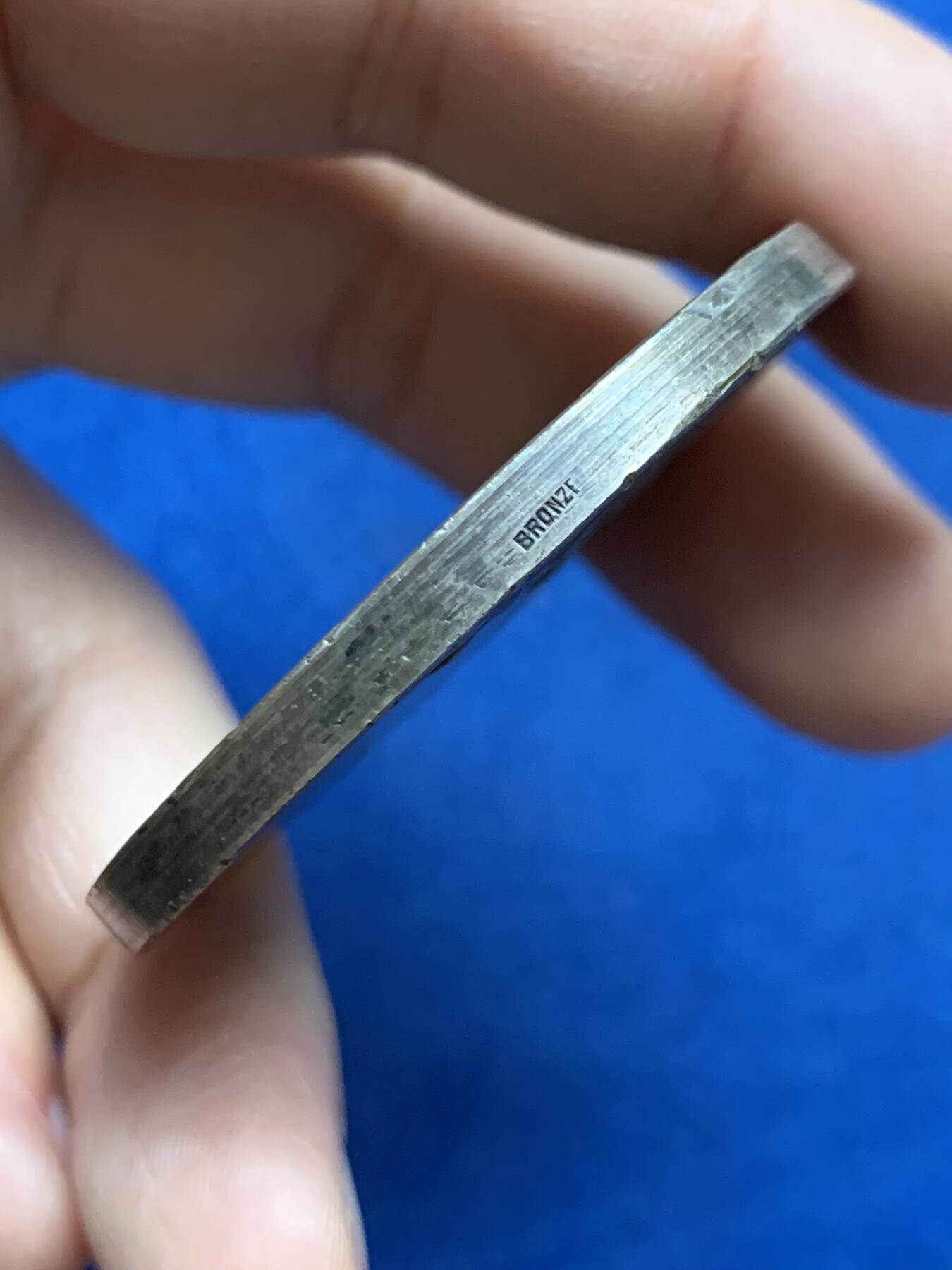 《竞宝斋》第452场 周日，周一 2场连拍 （全场包邮，欢迎送拍） 法国射击节镀银铜章 54.2克 49.9mm 铜标边铭