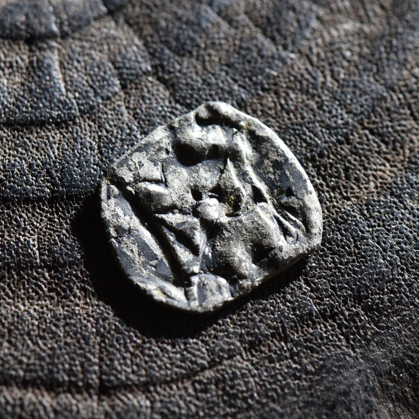 【良泉】第45期【直播场】1月15日晚19.30点开拍！ 208组，西方古代钱币、丝路古珠杂项专场 公元1039-1125年【中世纪】意大利卢卡城 亨利三世（海因里希三世）银币，0.86克