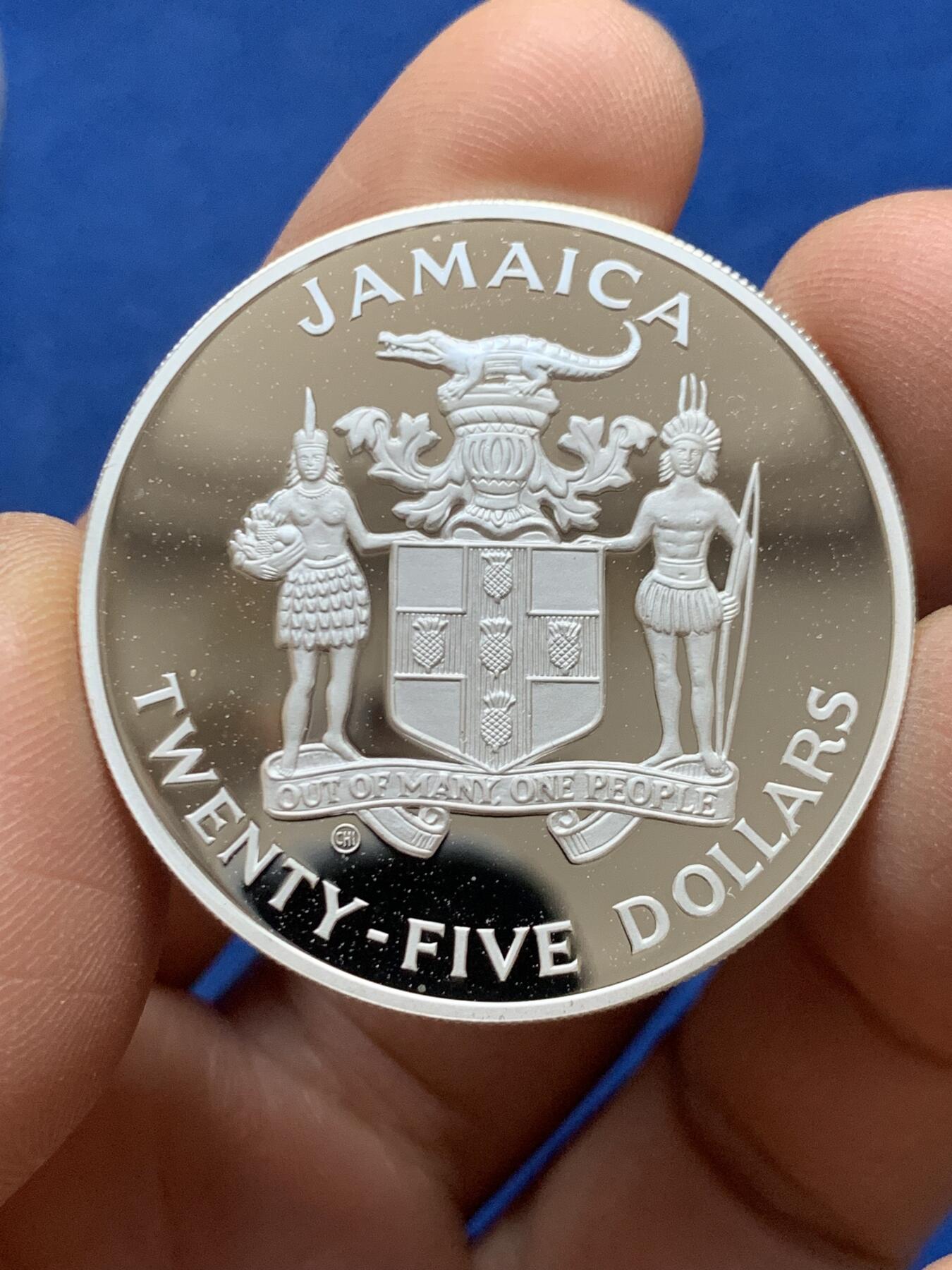 《竞宝斋》第452场 周日，周一 2场连拍 （全场包邮，欢迎送拍） 牙买加1986年墨西哥世界杯足球赛大银币 23.6g 925银