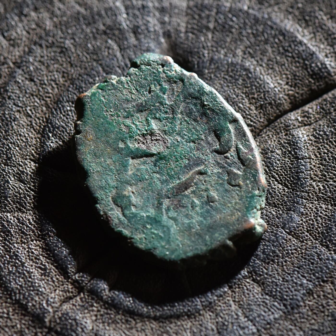 【良泉】第45期【直播场】1月15日晚19.30点开拍！ 208组，西方古代钱币、丝路古珠杂项专场 约1780-1850年【阿富汗】自治地区打制“狮子”法鲁斯铜币，6.85克