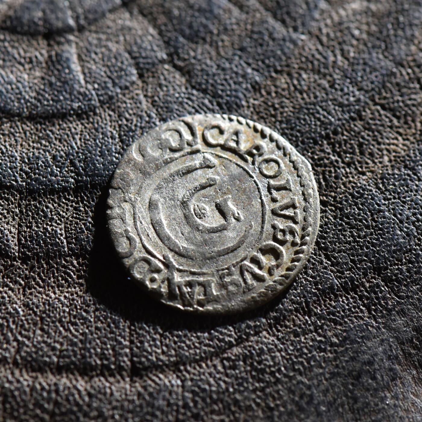 【良泉】第45期【直播场】1月15日晚19.30点开拍！ 208组，西方古代钱币、丝路古珠杂项专场 【美品】公元1657年【瑞典·利沃尼亚】卡尔十世国王，银索利多，0.59克