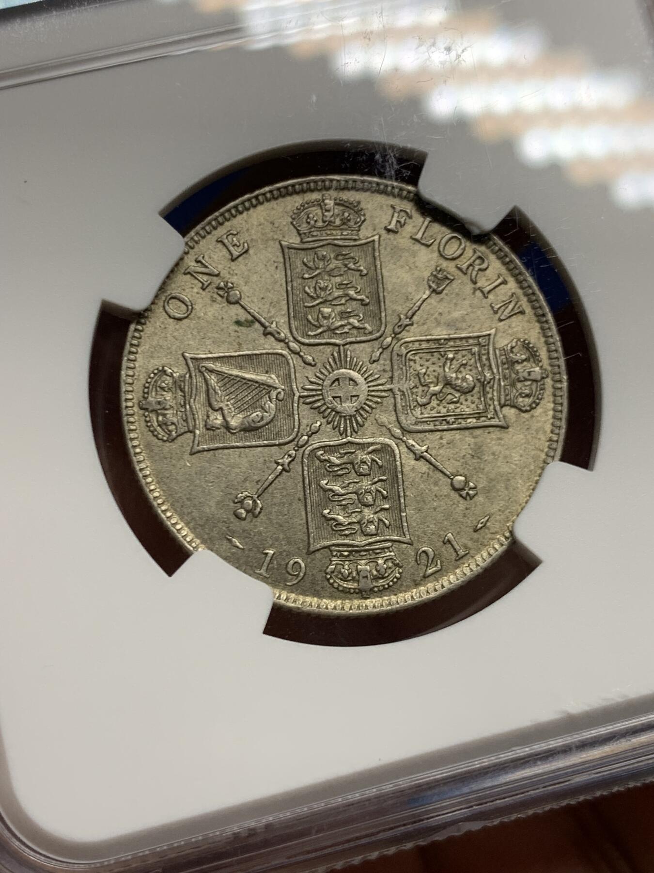 《竞宝斋》第452场 周日，周一 2场连拍 （全场包邮，欢迎送拍） NGC AU58 英国1921年乔治五世弗洛林银币，未流通淡包浆好品，乔五中期弱打非常严重，这枚状态不错。