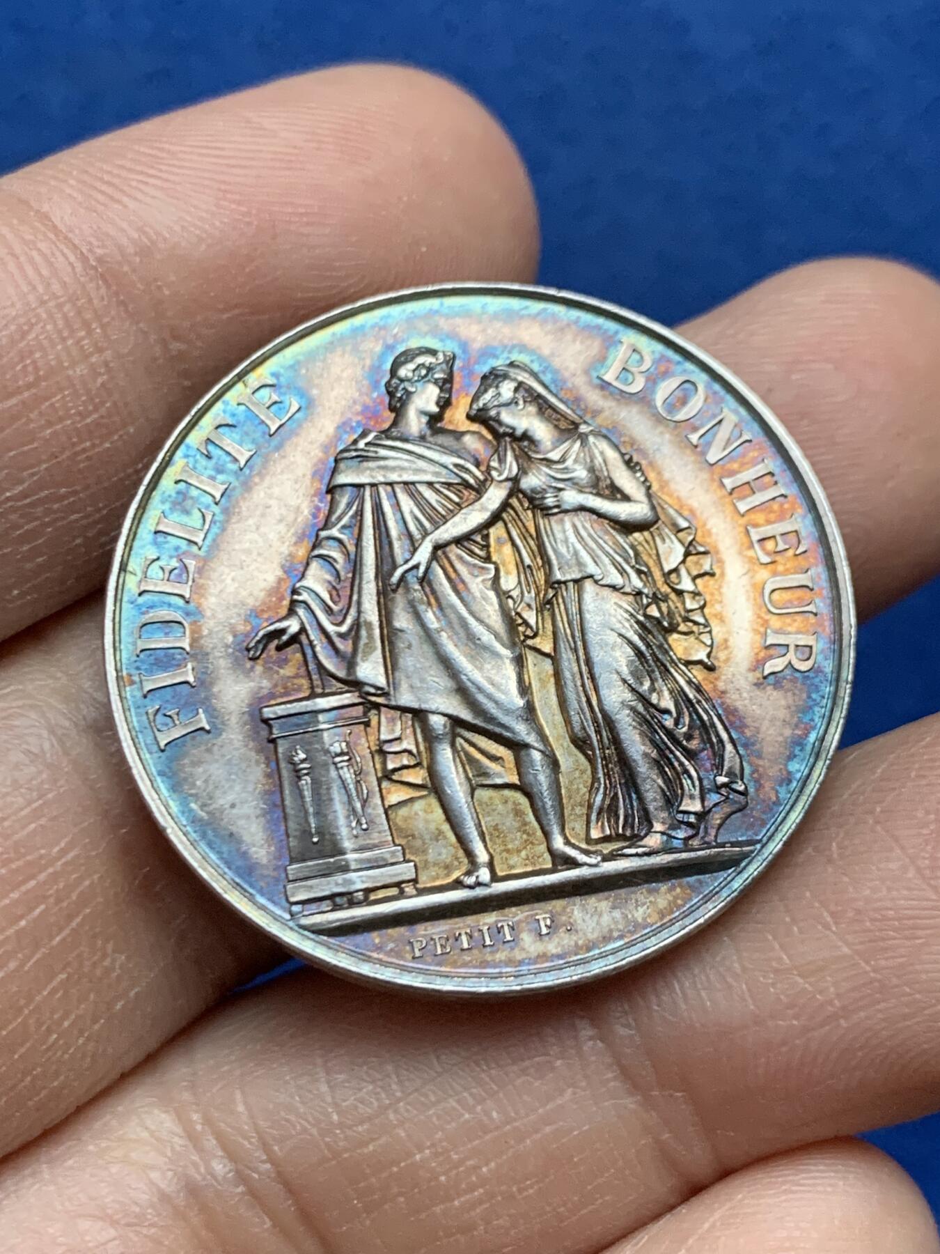 《竞宝斋》第452场 周日，周一 2场连拍 （全场包邮，欢迎送拍） 法国婚礼纪念银章 花体字漂亮 16克 32mm 丰饶角银标