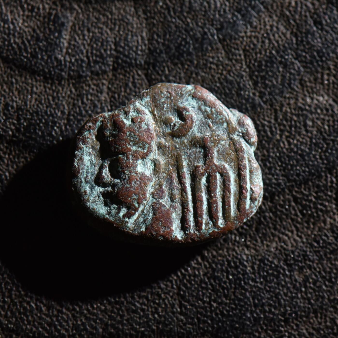 【良泉】第45期【直播场】1月15日晚19.30点开拍！ 208组，西方古代钱币、丝路古珠杂项专场 公元1-2世纪【埃兰】弗拉特斯，背？，铜币，3.44克