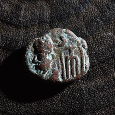 【良泉】第45期【直播场】1月15日晚19.30点开拍！ 208组，西方古代钱币、丝路古珠杂项专场 - 公元1-2世纪【埃兰】弗拉特斯，背？，铜币，3.44克