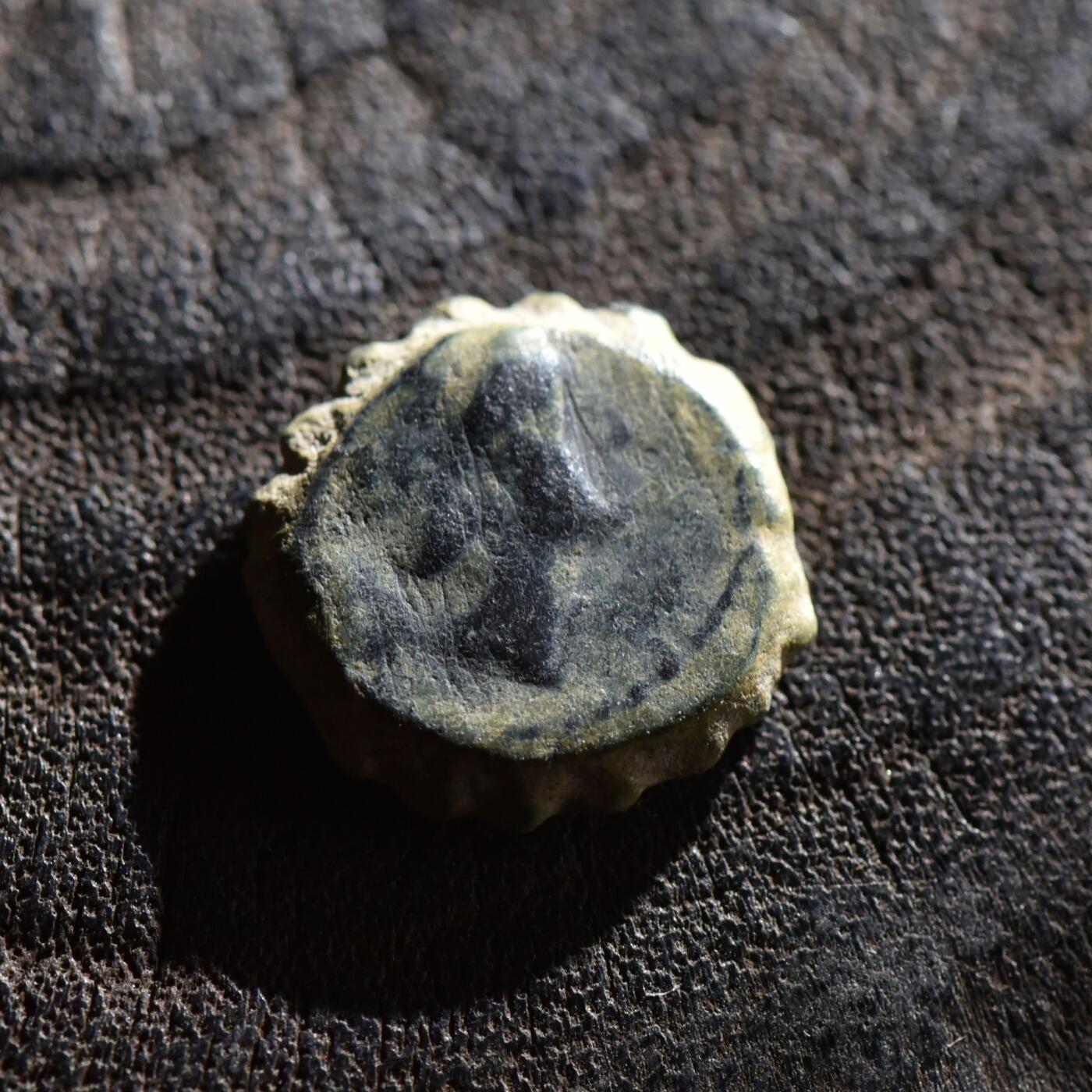 【良泉】第45期【直播场】1月15日晚19.30点开拍！ 208组，西方古代钱币、丝路古珠杂项专场 公元前3-2世纪【古希腊】塞琉古帝国，阿波罗坐像，齿状边小铜币，2.51克