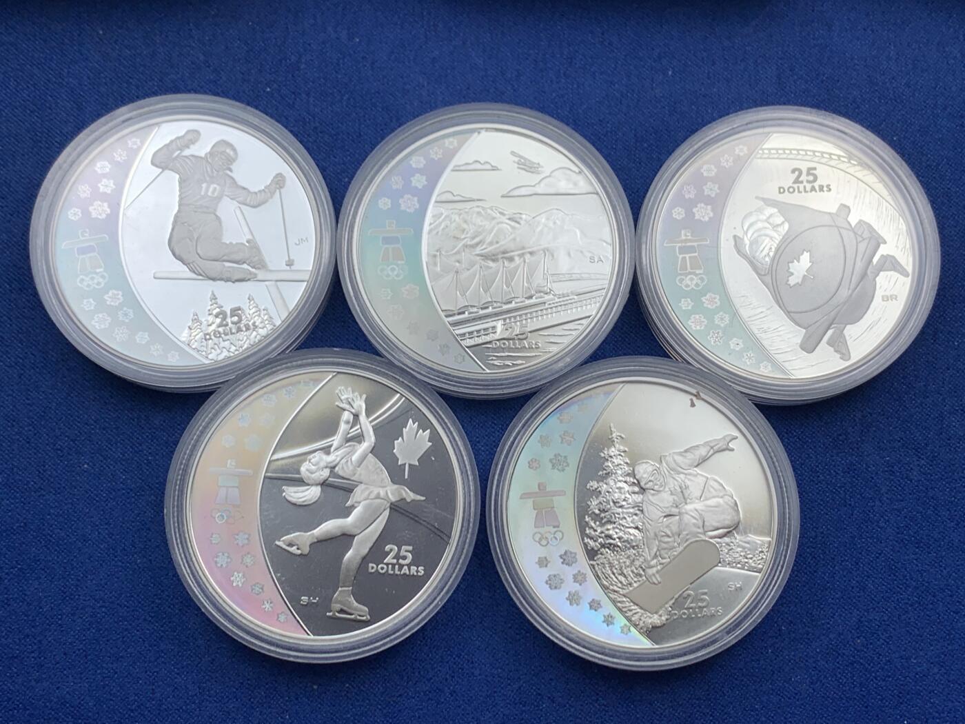 《竞宝斋》第452场 周日，周一 2场连拍 （全场包邮，欢迎送拍） 加拿大2010年25元X5精制幻彩银币套 温哥华冬奥会 约27.7克X5枚 925银 盒证全